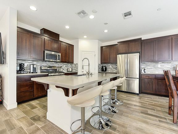 4th image of 1468 Leonard Ct