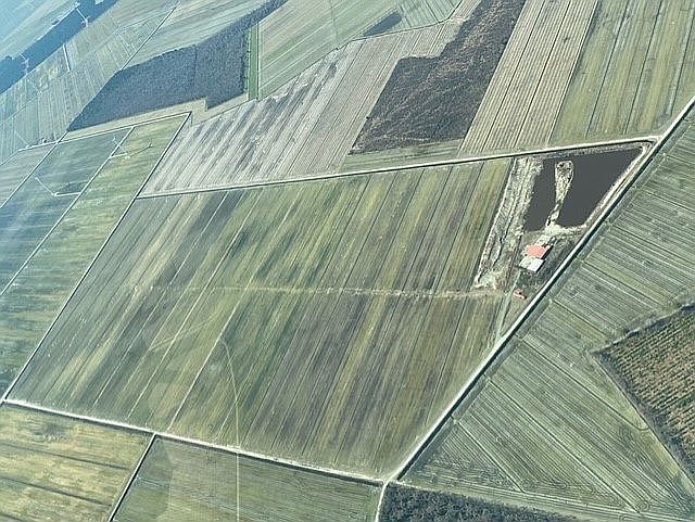 2nd image of 954 Turnpike Rd