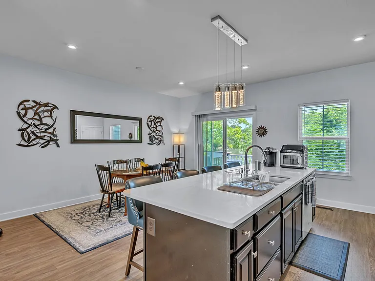 589 Westport St — Photo 18