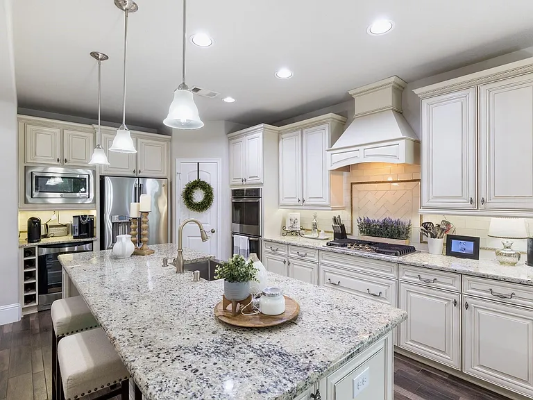 19 Cohasset Pl — Photo 4