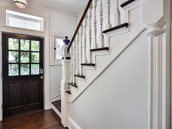 5th image of 2324 Virginia Ave