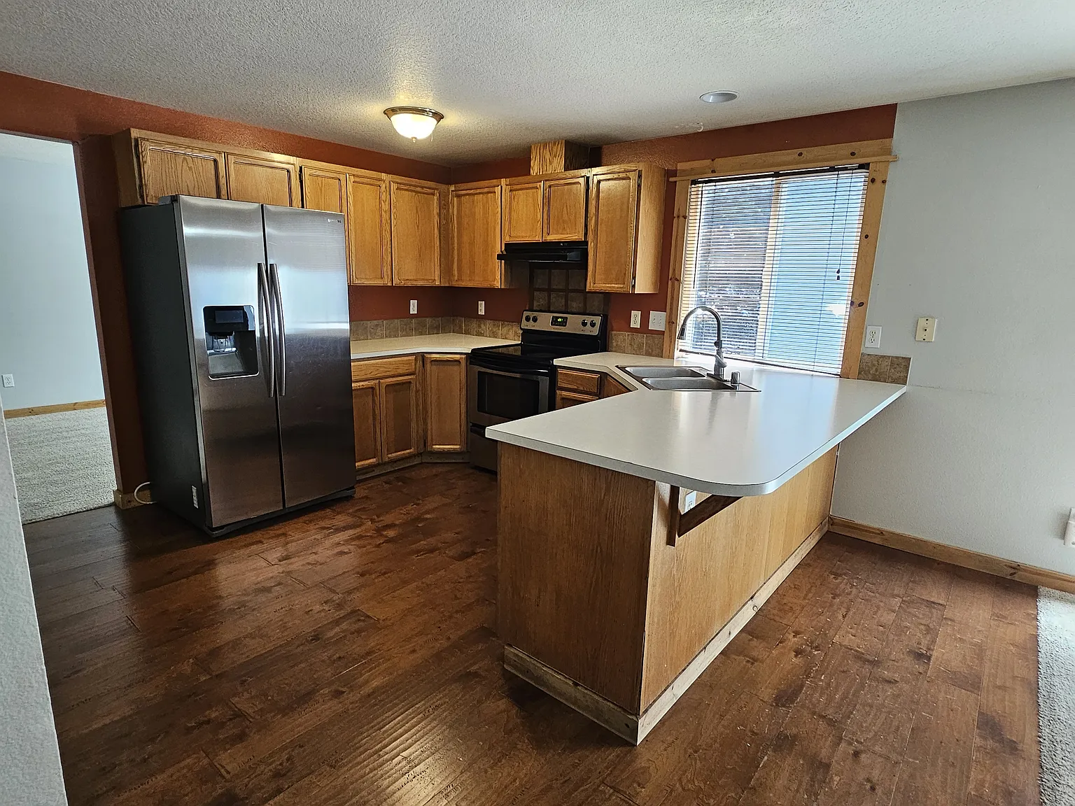 4 bed, 2.5 bath, 1964 sqft, $2,700 — Photo 2