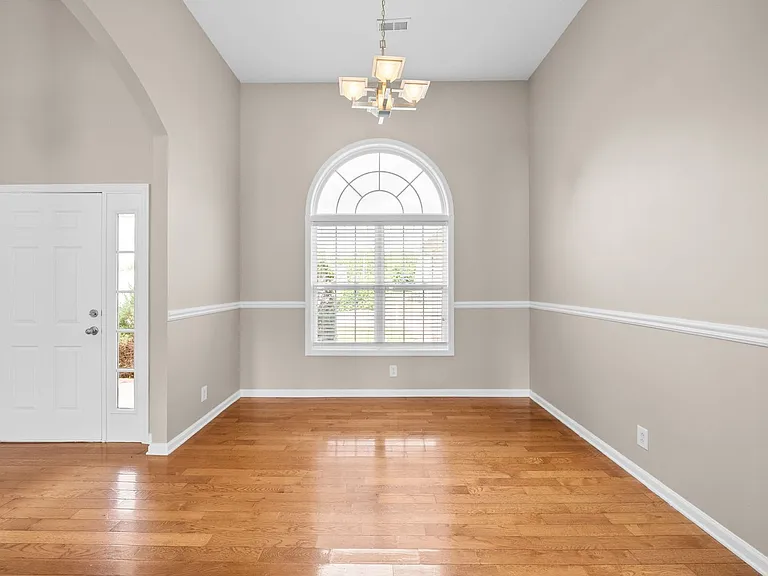 3932 Gaine Dr — Photo 10