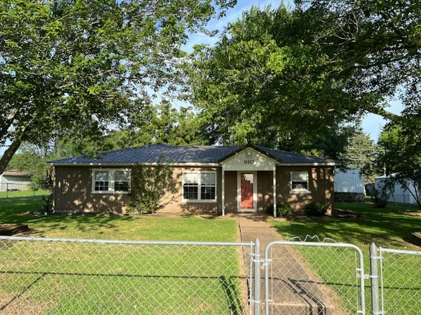 910 S Cherokee St, Grove, OK 74344