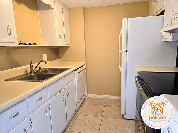 4th image of 2111 Langley Ave