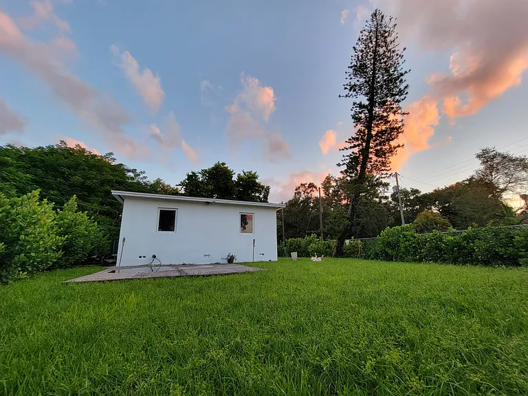 6515 NW 1st Pl — Photo 12