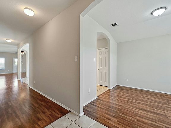 4th image of 2311 Green Meadows Ln
