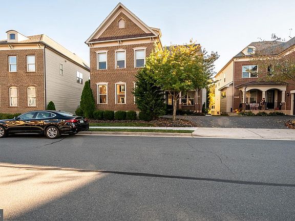 3rd image of 44741 Malden Pl