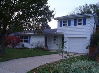 725 Eklund Ave, Geneva, IL 60134