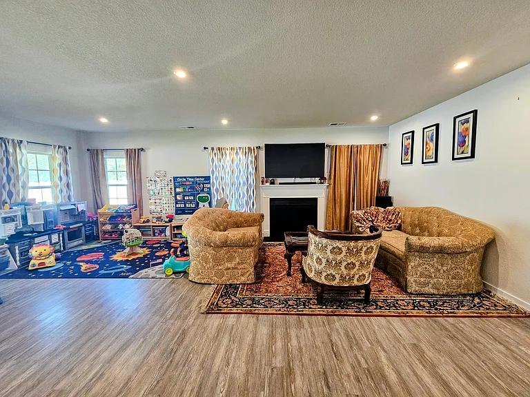229 Republic Ln — Photo 5