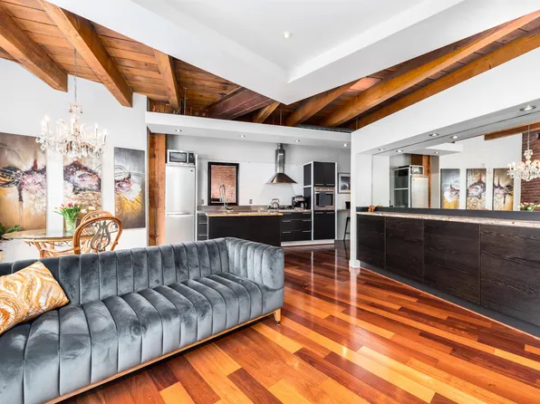 55 Cordova St E #302, Vancouver, BC V6A 0A5