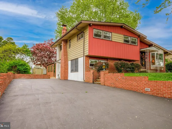 517 Portland Dr, Broomall, PA 19008