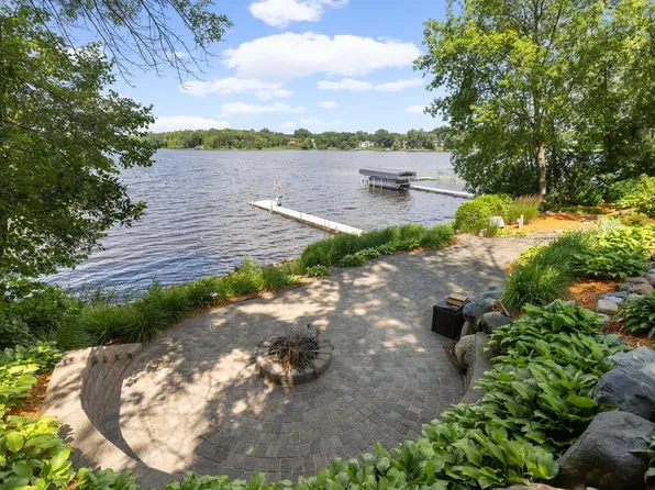 25211 W Comfort Dr, Forest Lake, MN 55025