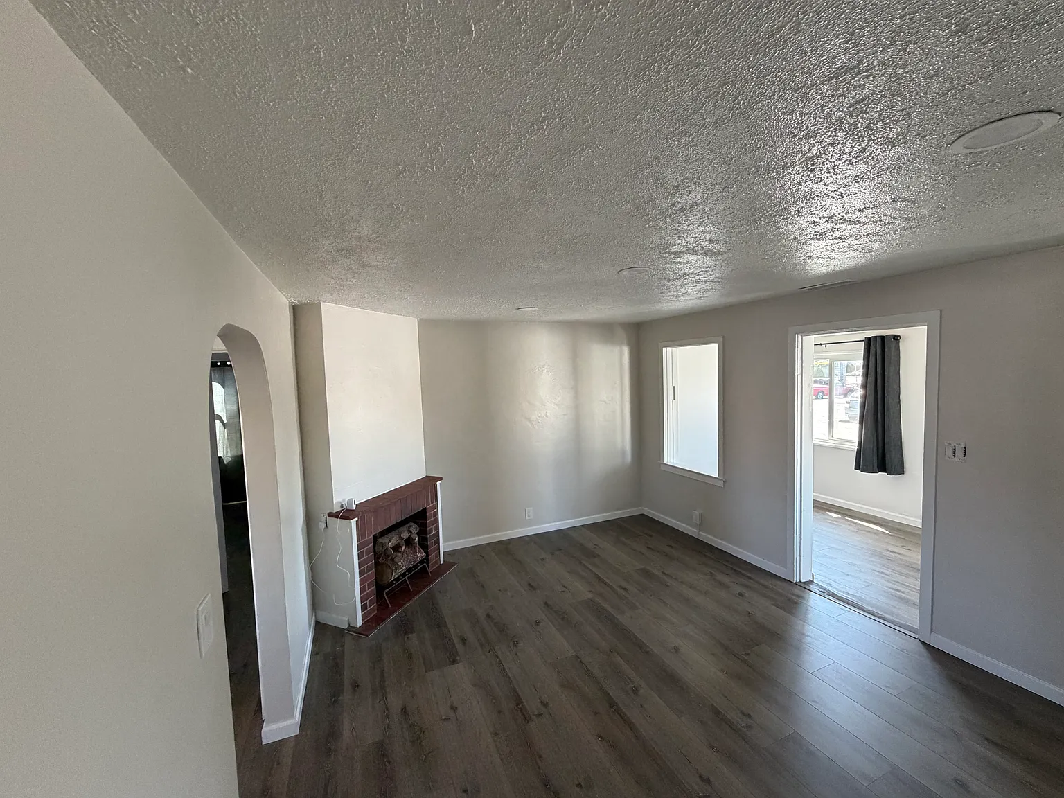 2 bed, 900 sqft, $2,100 — Photo 4