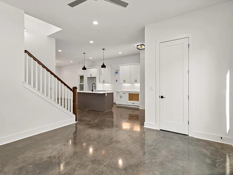 2714 Batavia St — Photo 8