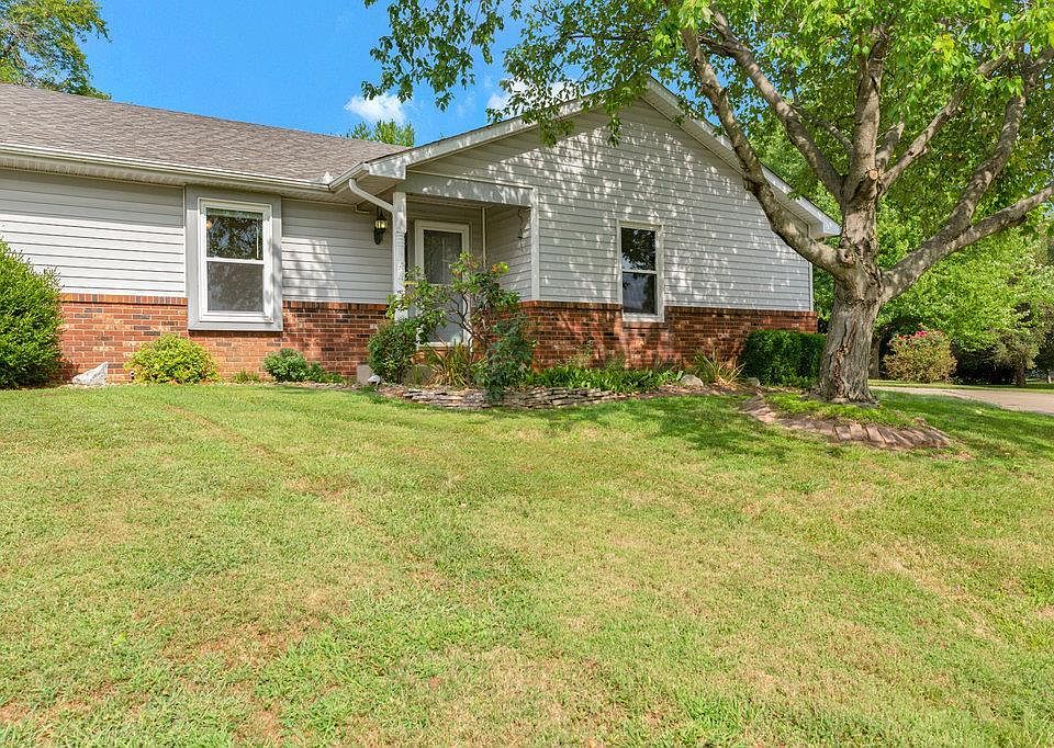 1st image of 31 Ginger Lake Dr S