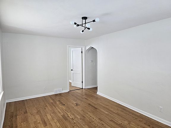 5th image of 2216 Hecker Ave