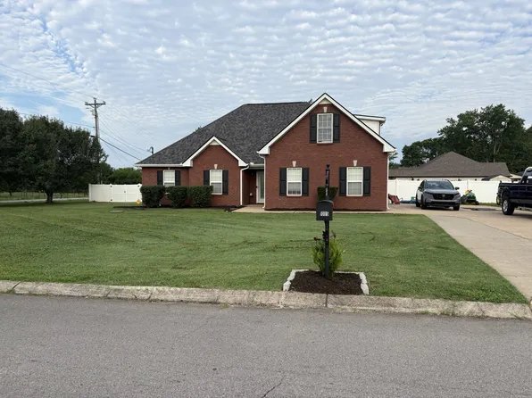1005 Stratus Dr, Murfreesboro, TN 37127
