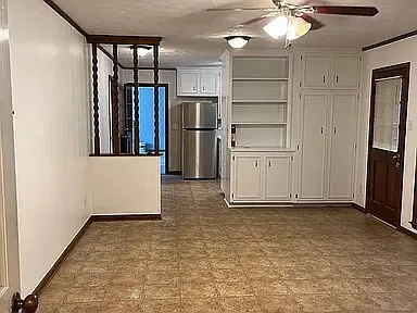 601 Larkin Ln — Photo 5