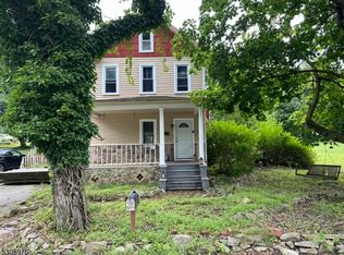 18 Henderson St, Oxford, NJ 07863