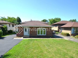 26W257 Harrison Ave, Winfield, IL 60190