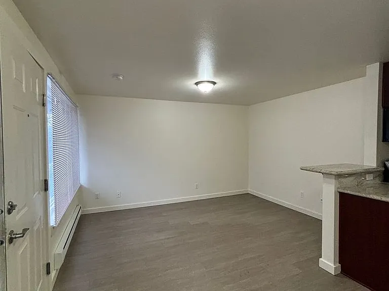 Thorndyke Apartments — Photo 5
