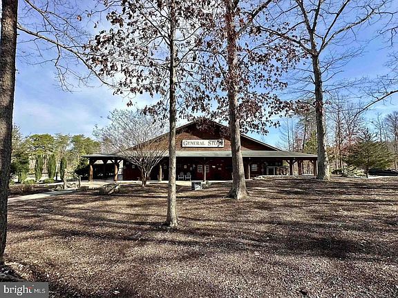 3rd image of 318 Bay Hill Rd