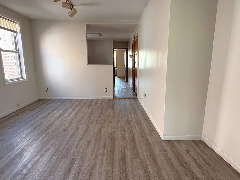 1722 Lurting Ave #2L — Photo 6
