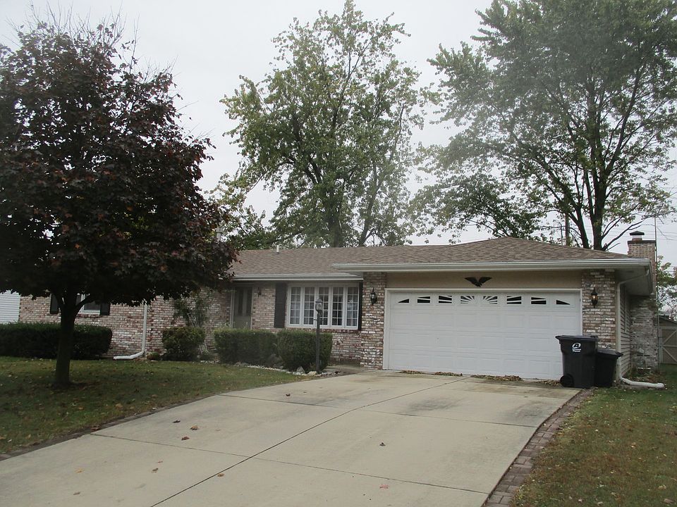 1st image of 6 Hillcrest Dr