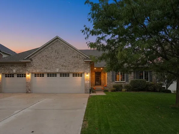 53 E Canyon Dr, Hudson, WI 54016