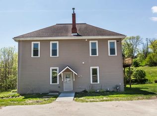 3875 Peru Rd, Dubuque, IA 52001