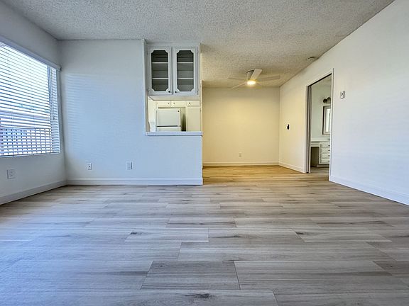 4th image of 4354-4360 Kansas St #60-05