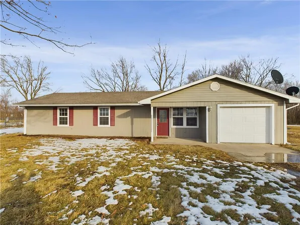 425 SE 951st Rd, Knob Noster, MO 65336