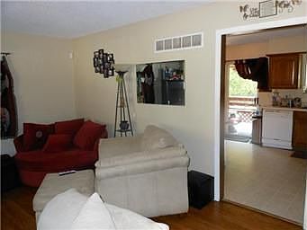 3rd image of 6929 Parkview Ave