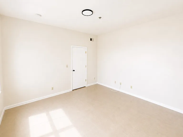 146 N Grove St — Photo 20