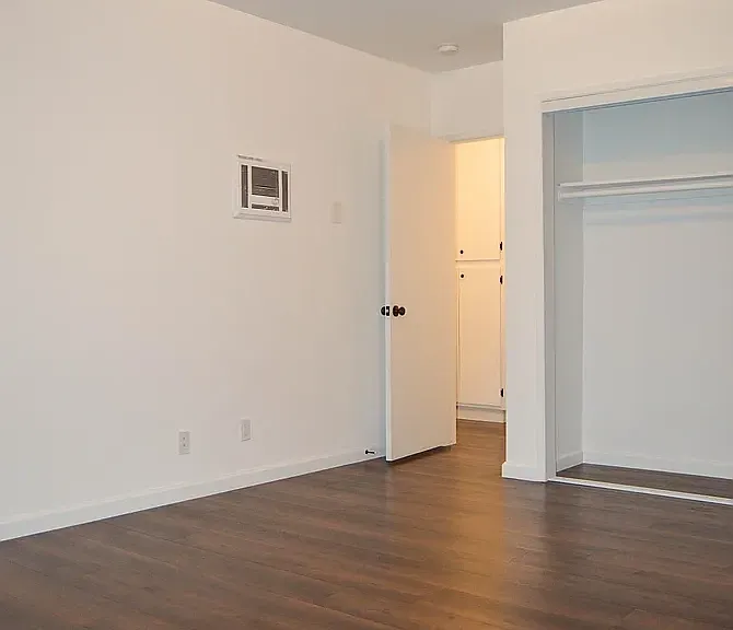 1832 Purdue Ave #102 — Photo 9