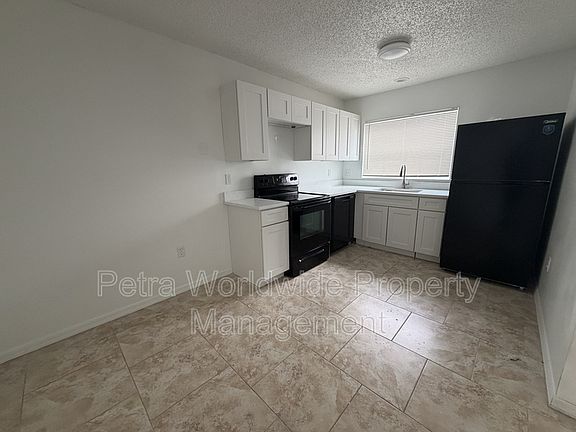 5th image of 900 N Bay St APT 8