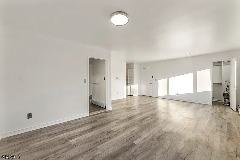 3 bed, 2.0 bath, $3,600 — Photo 4