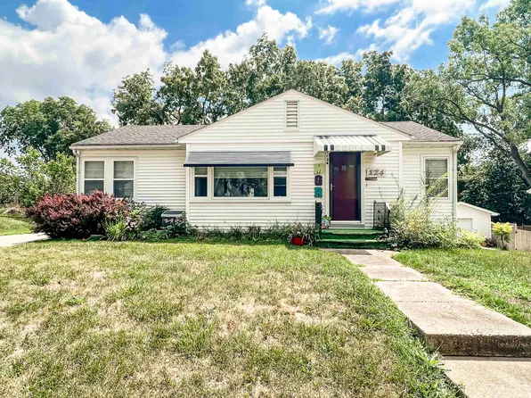 124 Cherokee Dr, Dubuque, IA 52003