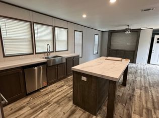 19 Green Mdws, Knippa, TX 78870