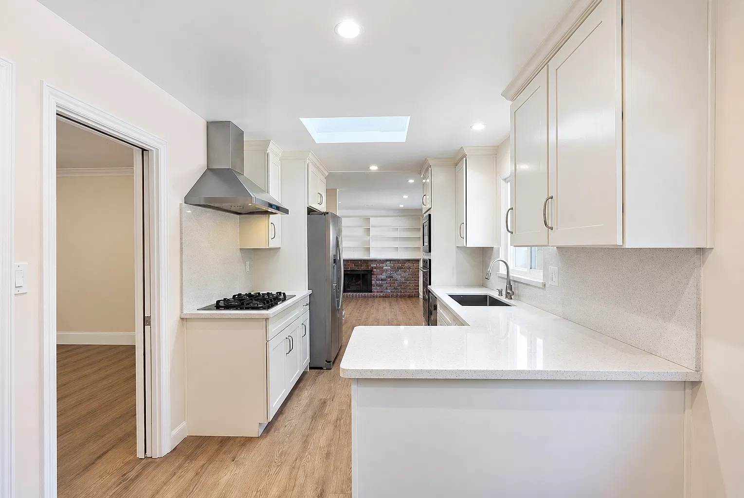 3 bed, 1392 sqft, $5,800 — Photo 4