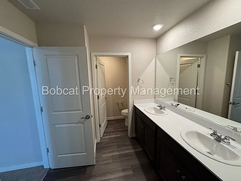 914 Garden Ct — Photo 24