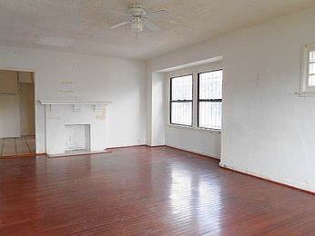 5th image of 4519 S Gramercy Pl