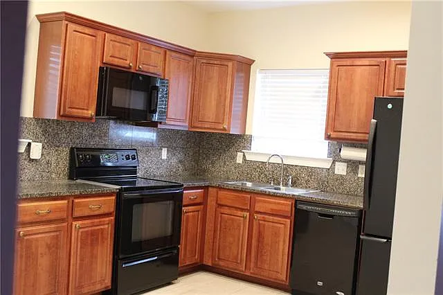 3 bed, 2.5 bath, 1600 sqft, $1,975 — Photo 4
