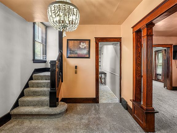 4th image of 2013 Camphausen Ave