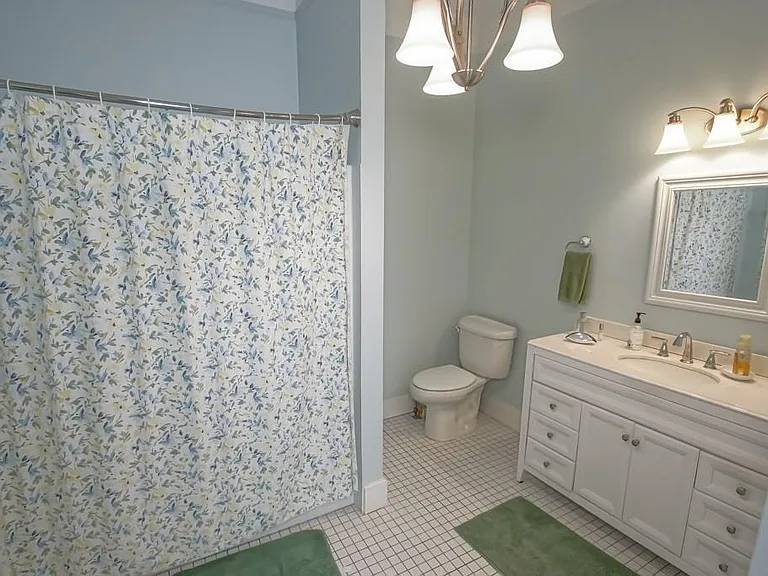 2415 Chippewa St — Photo 9