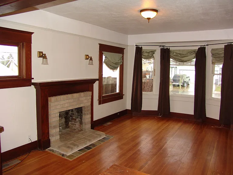 1342 Cedar St — Photo 2