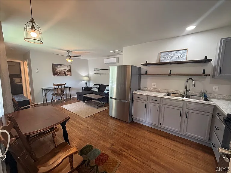 4048 Port St — Photo 7