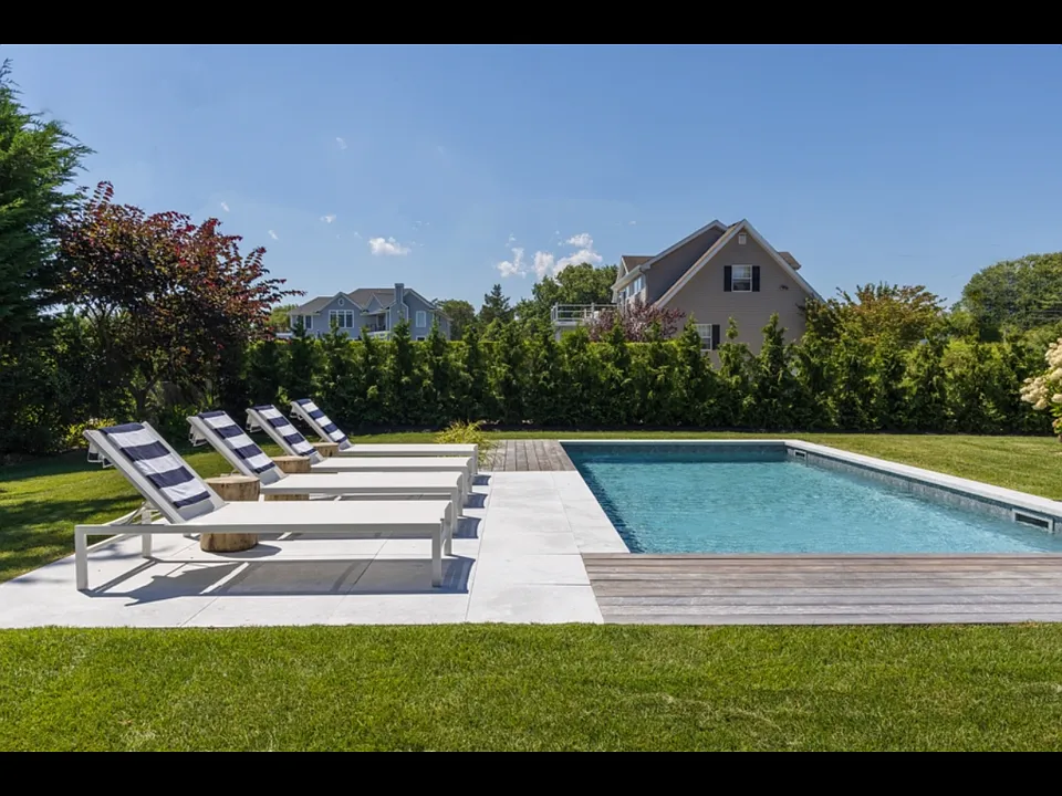 48 Middle Pond Rd