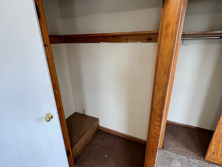233 S Duluth Ave — Photo 11